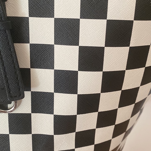 Micheal Kors Checkered Jet Set Tote in blk white - Picture 5 of 10